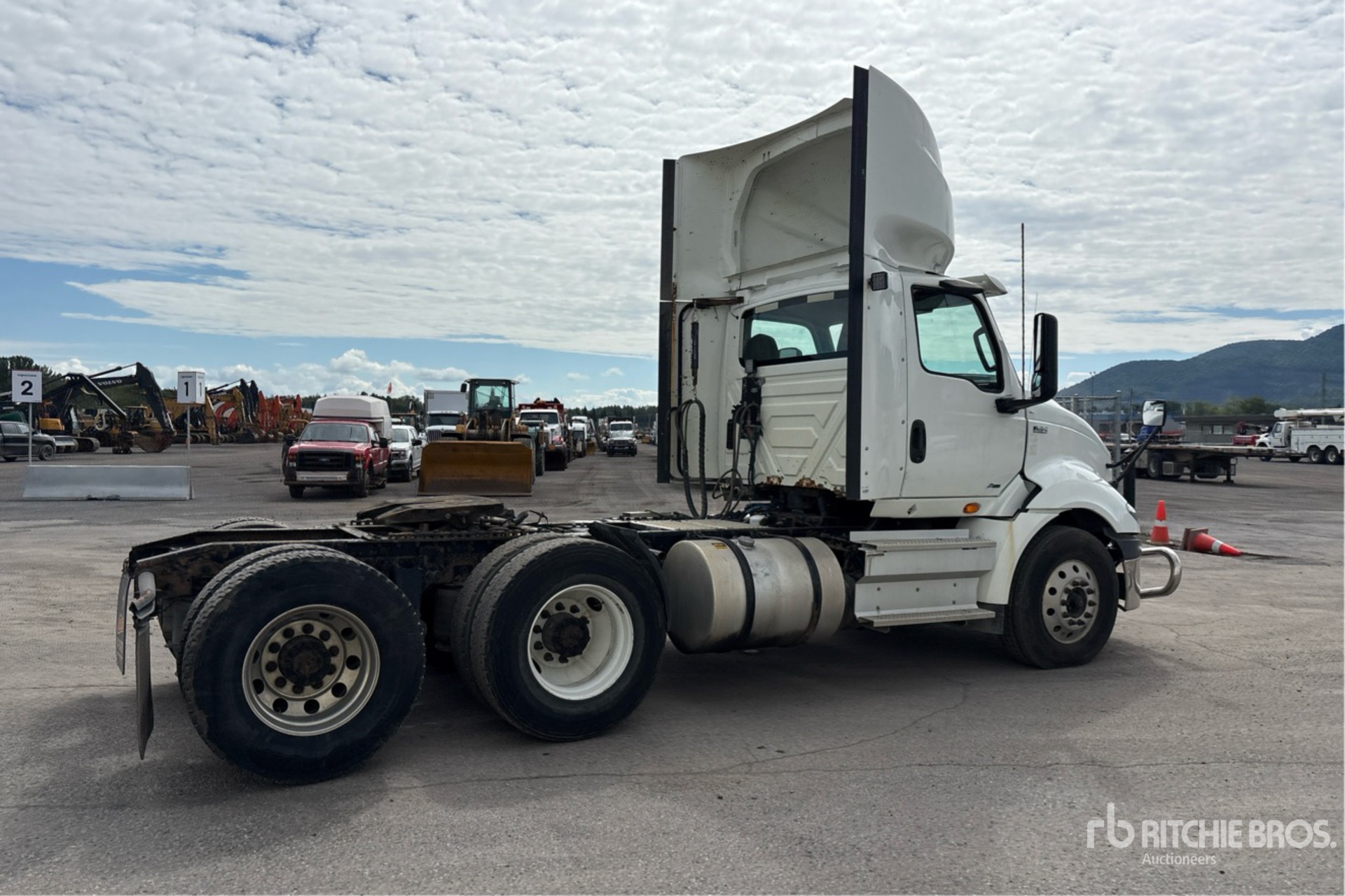2019 International RH613