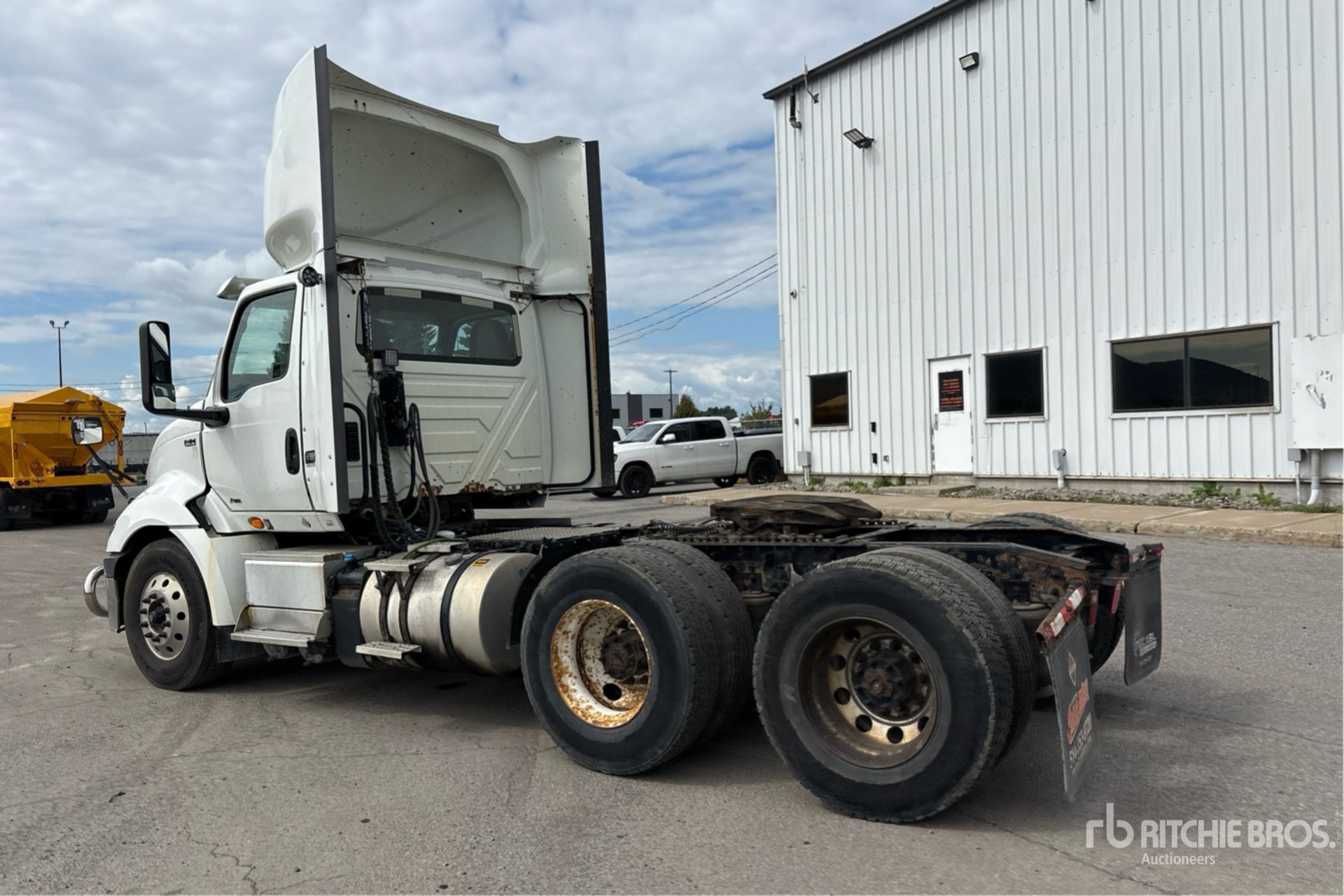 2019 International RH613