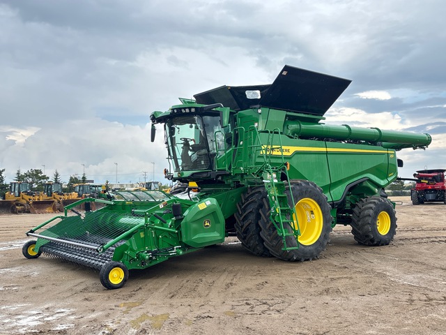 2023 John Deere X9 1000 Signature Edition 4x4 Combine Harvester 2023 John Deere X9 1000 Signature Edition 4x4 Combine Harvester
