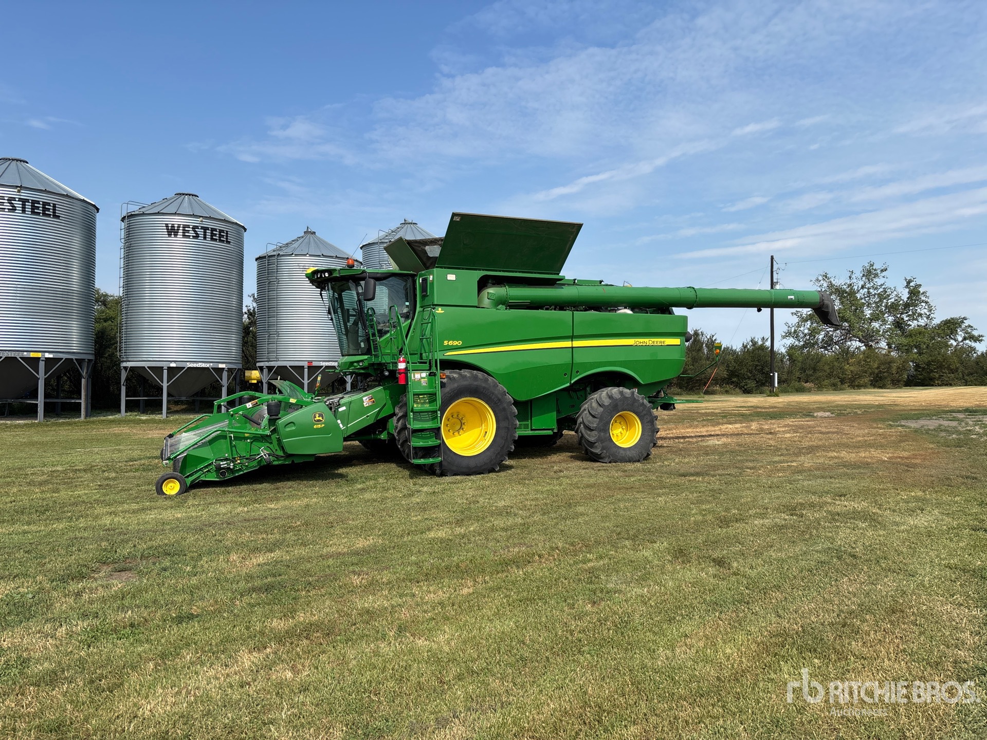 John Deere S690