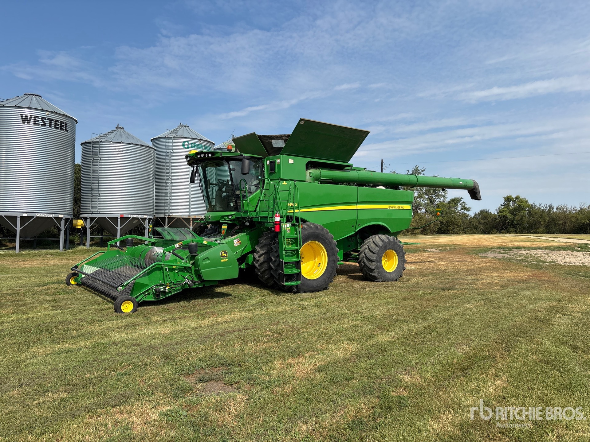 John Deere S690