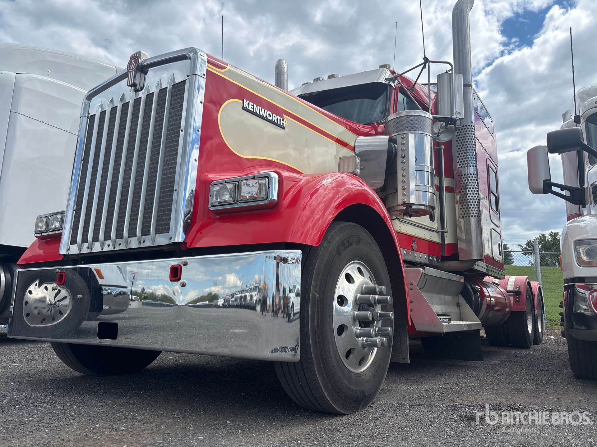 Photo of 2021 Kenworth W900