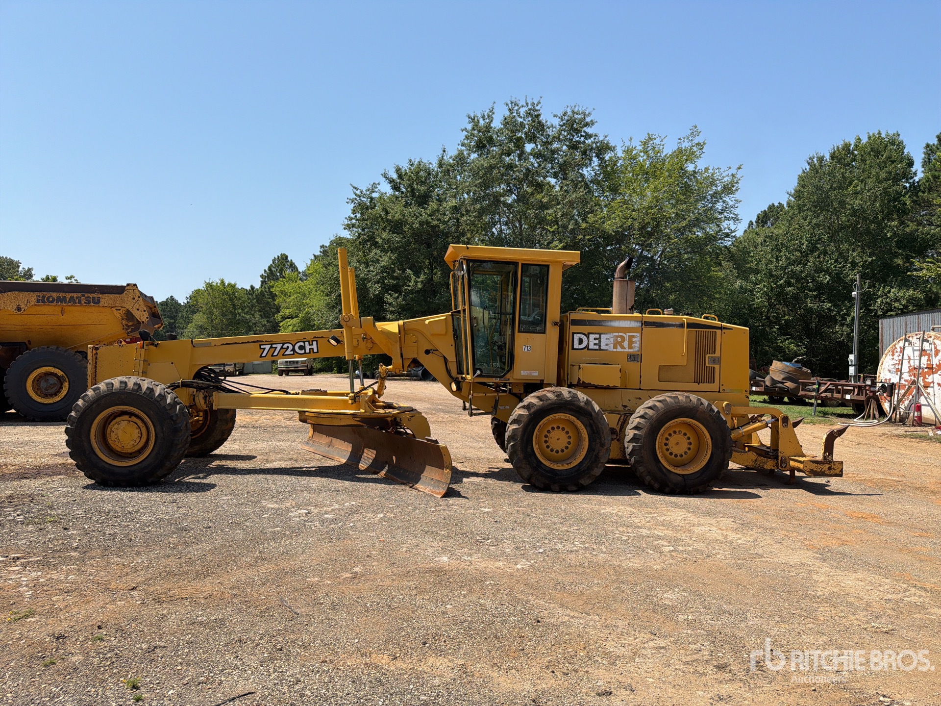 Photo of a 1999 John Deere 772CH