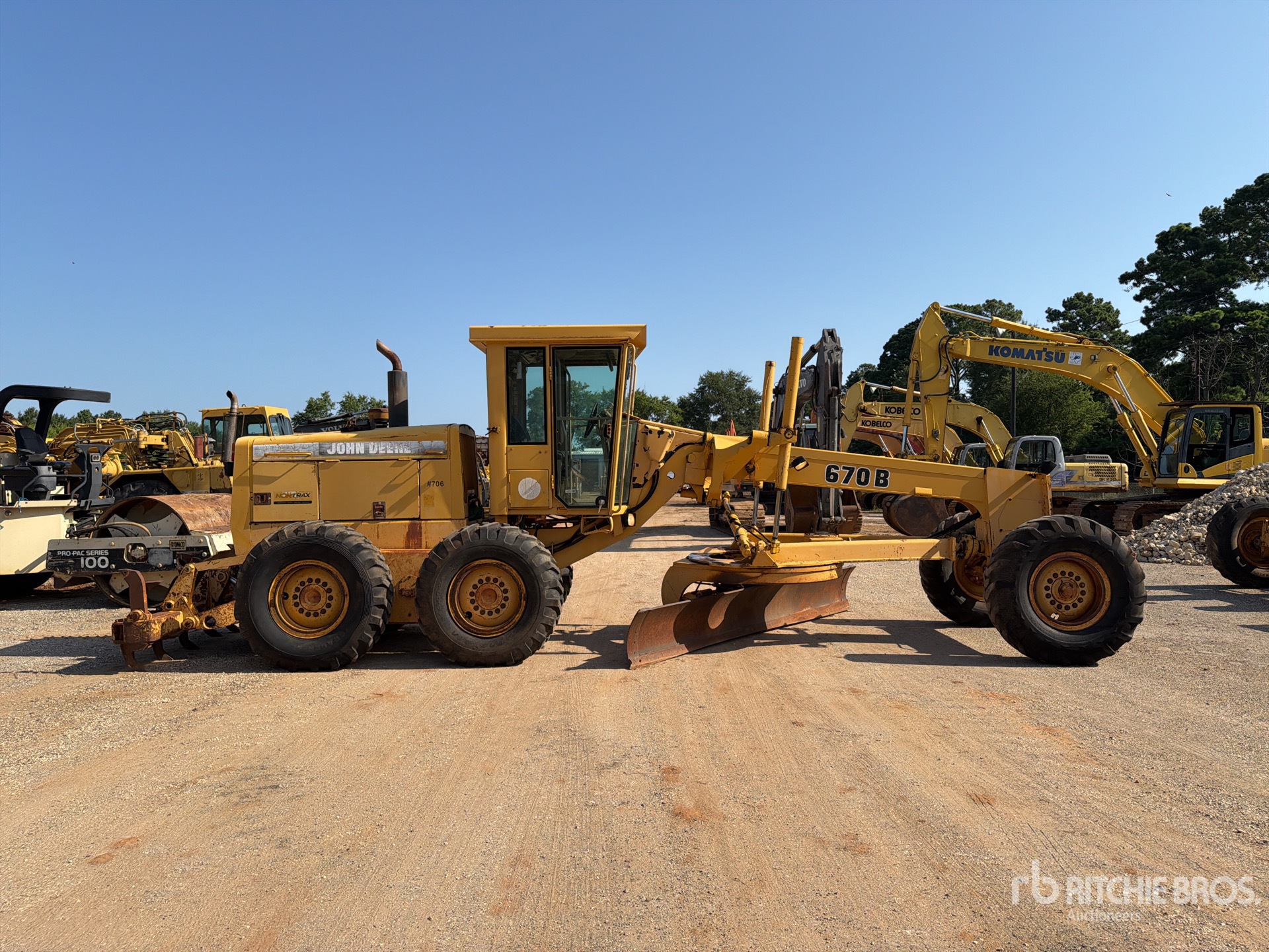 Photo of a 1994 John Deere 670B