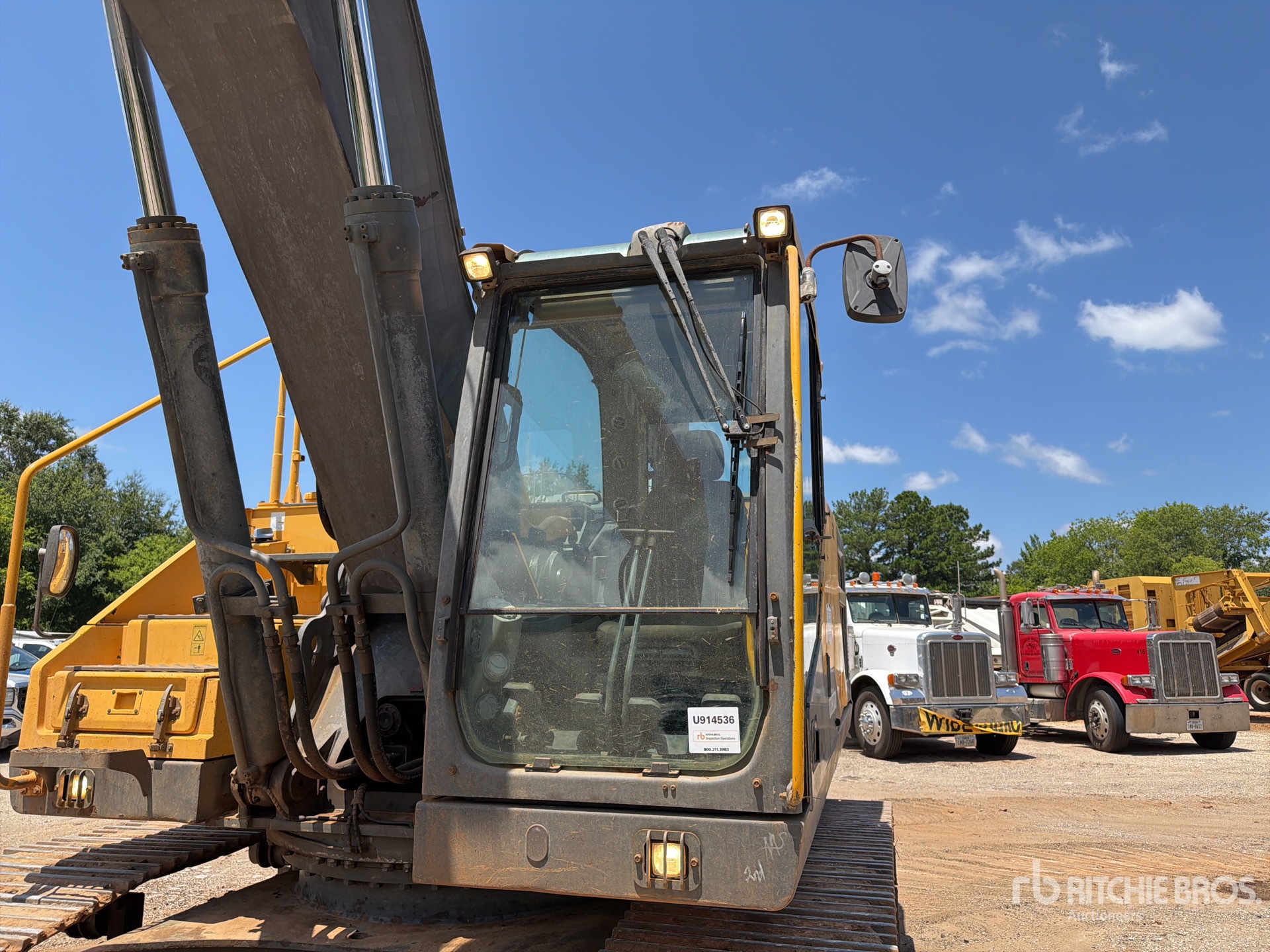2016 Volvo EC300EL