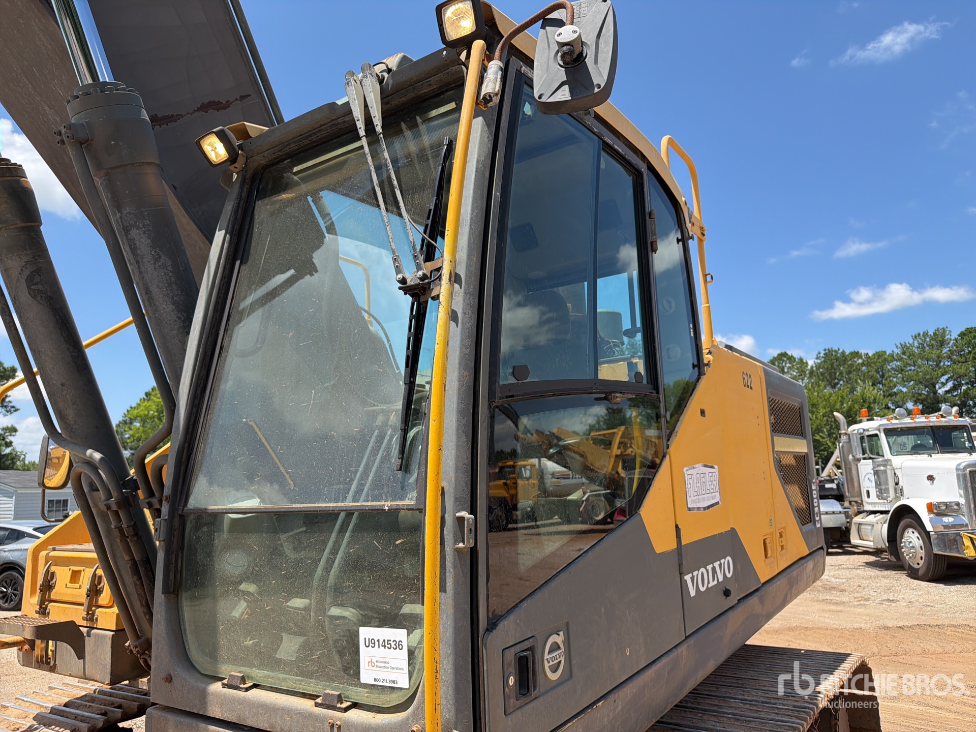 2016 Volvo EC300EL