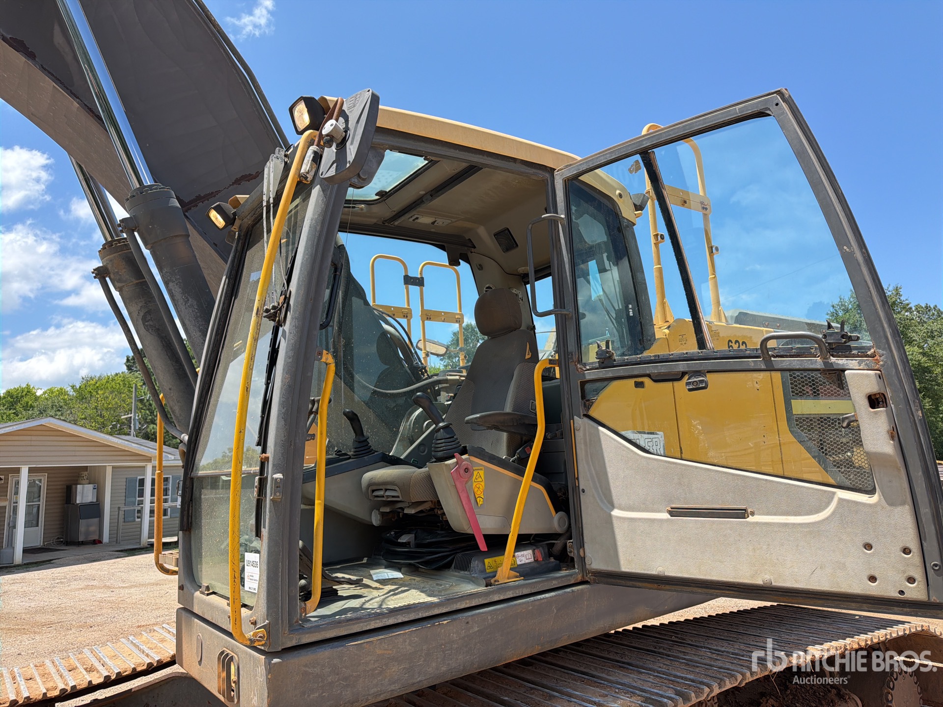 2016 Volvo EC300EL