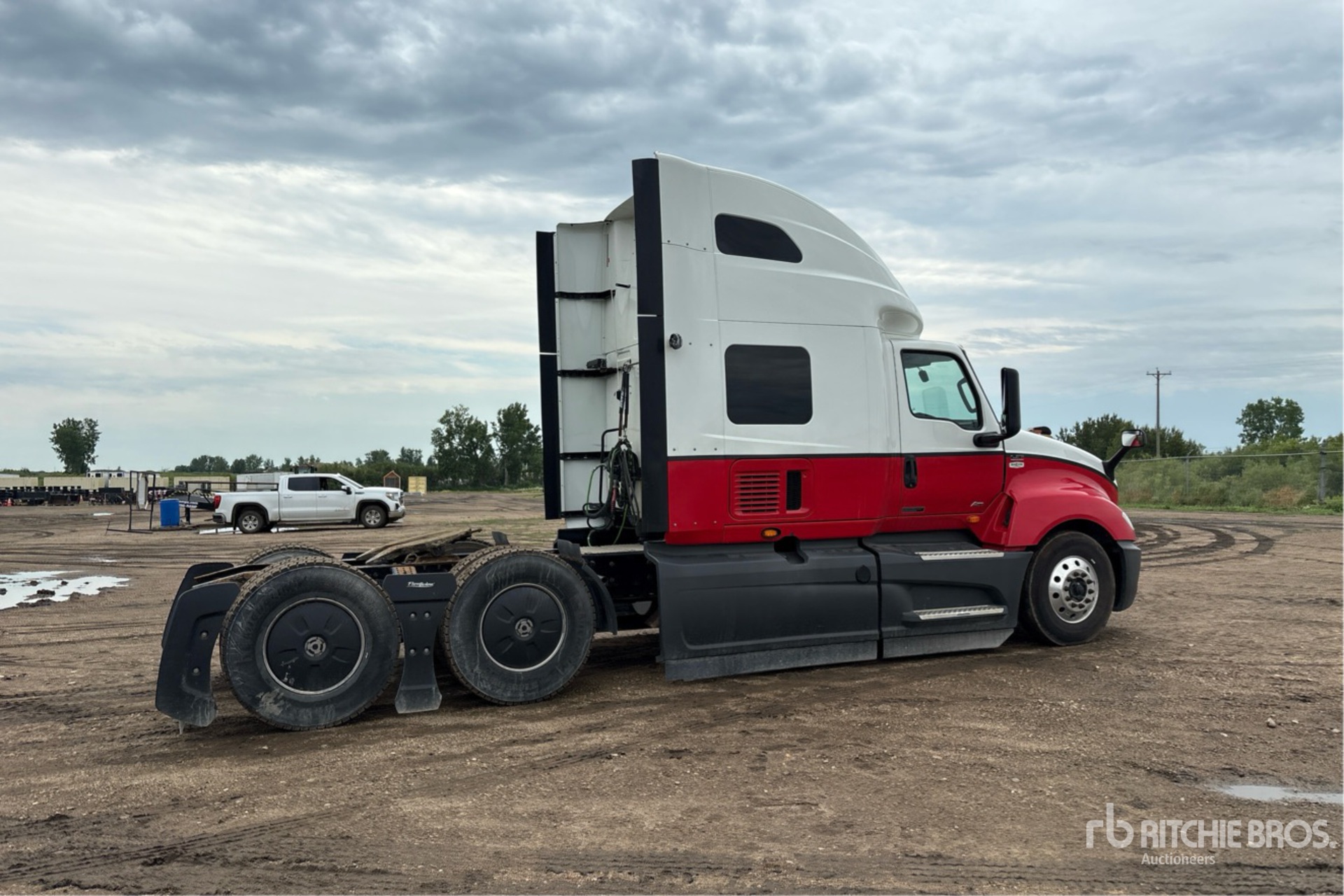 2023 International LT625