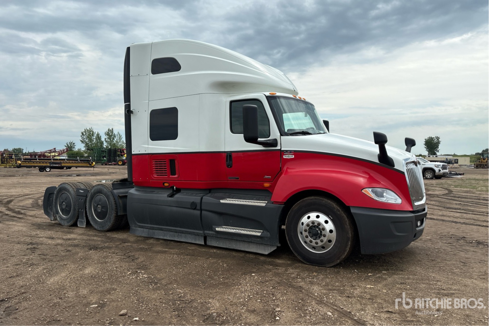 2023 International LT625