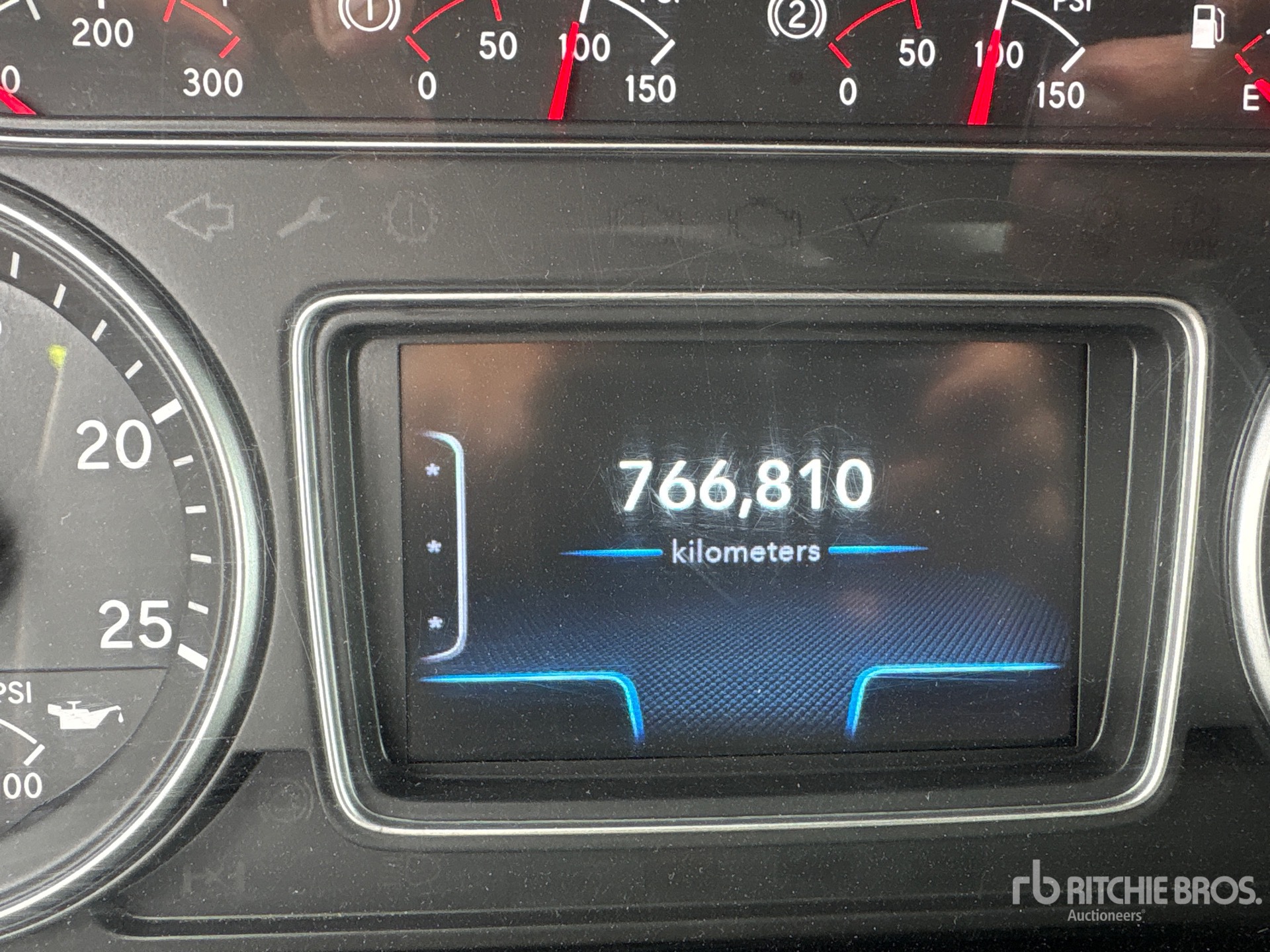 2023 International LT625