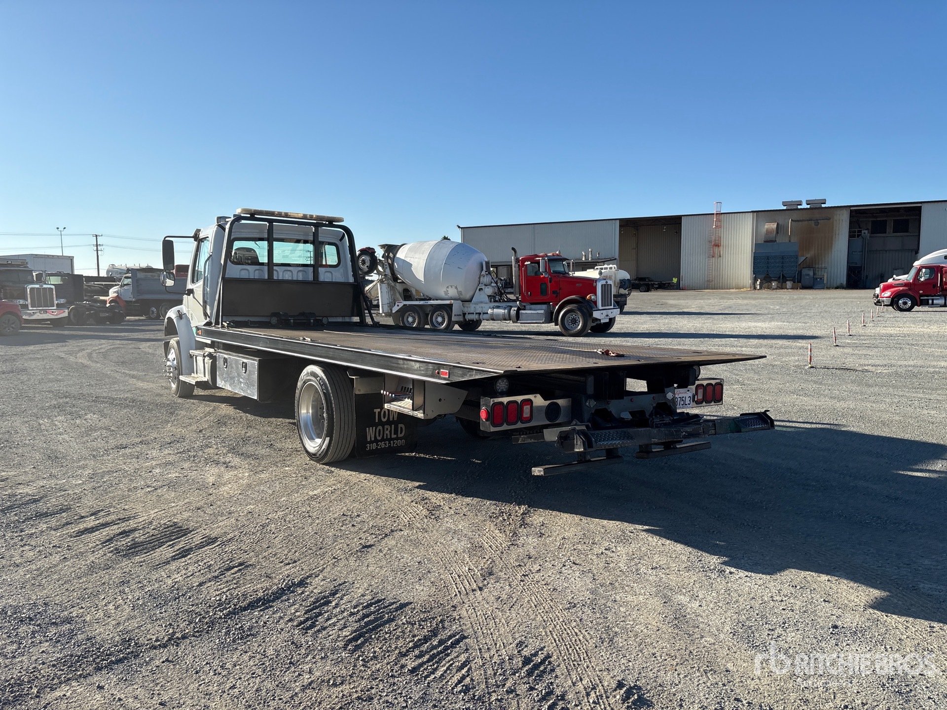 2022 Freightliner M2106
