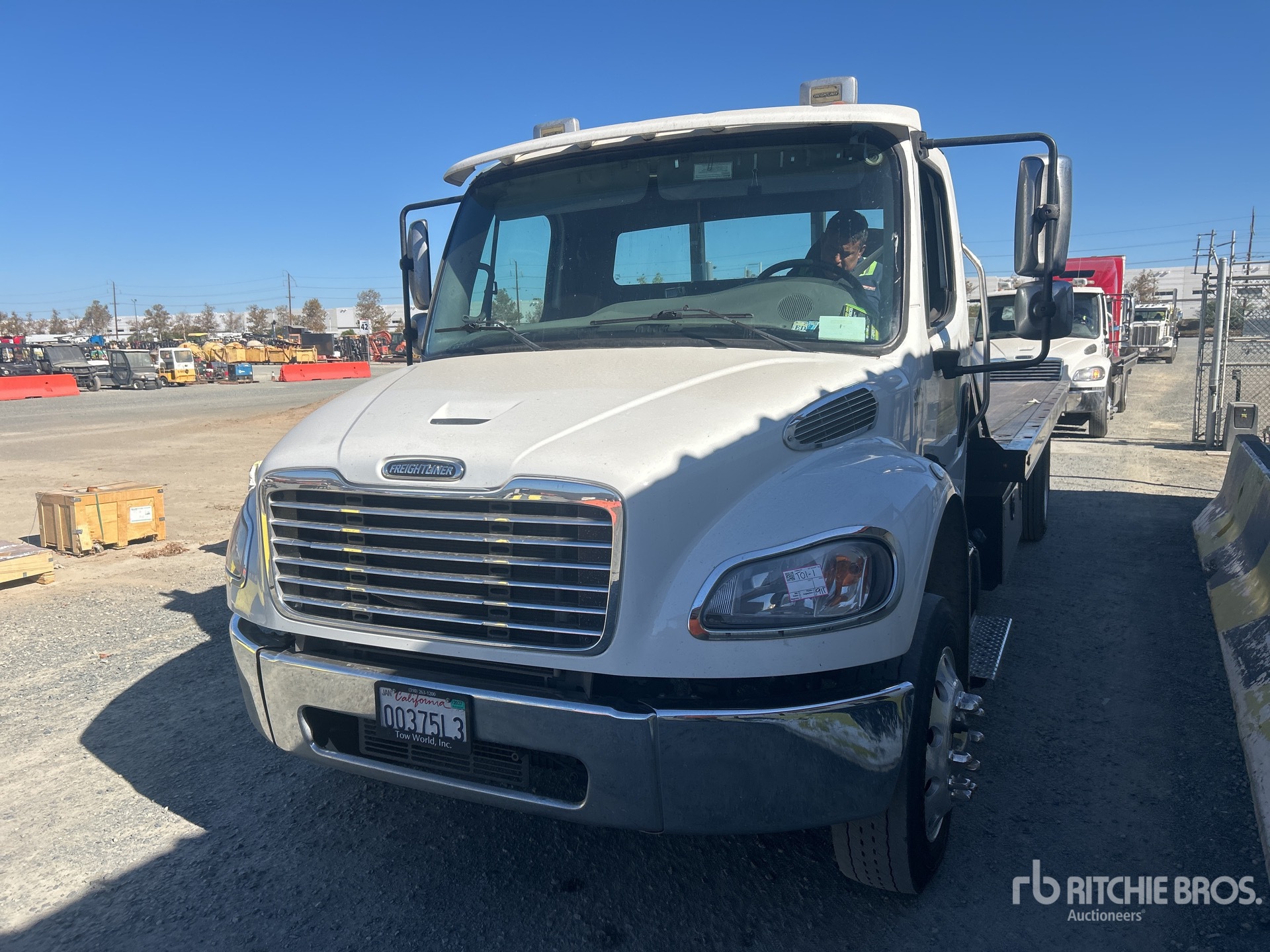 2022 Freightliner M2106
