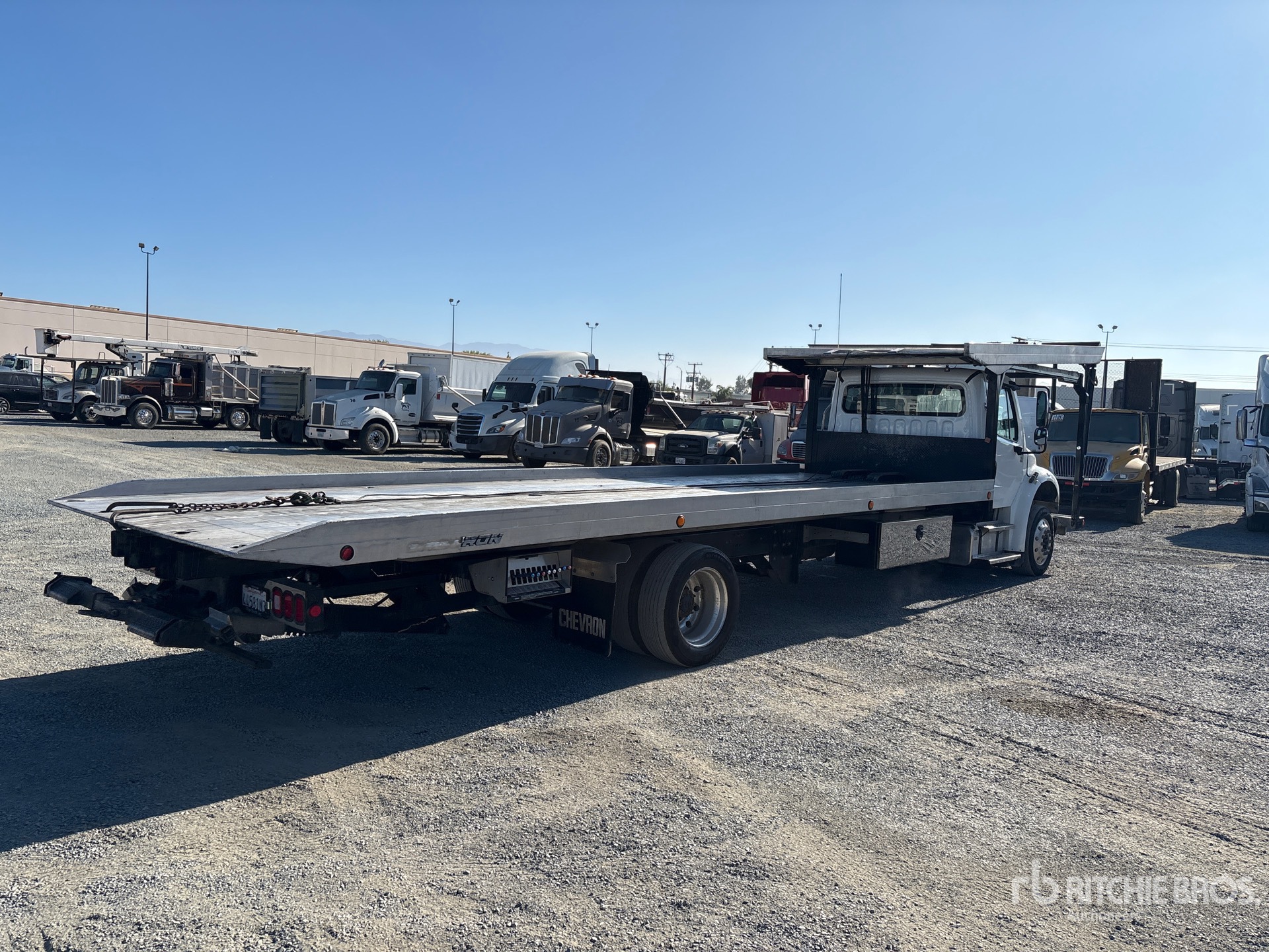 2022 Freightliner M2106