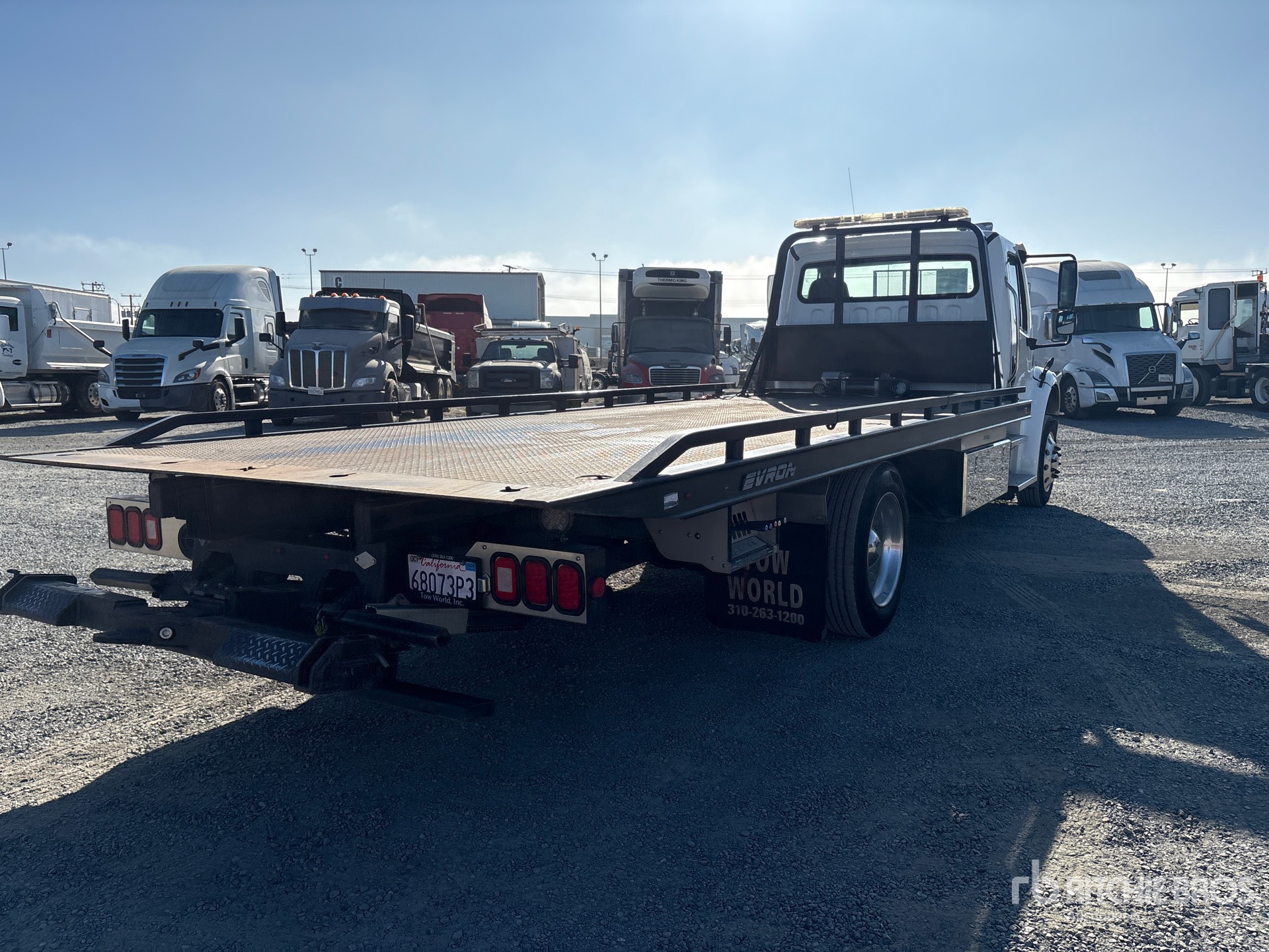 2023 Freightliner M2106
