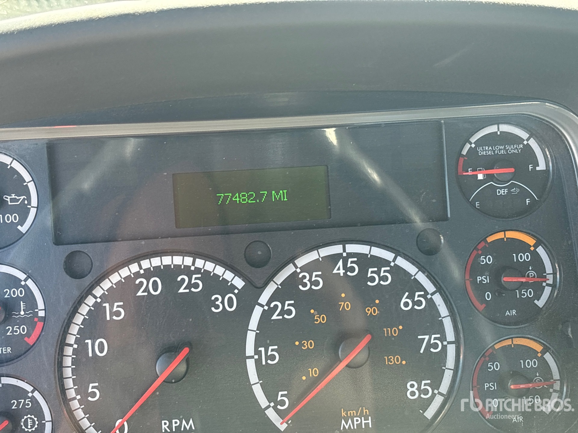 2023 Freightliner M2106
