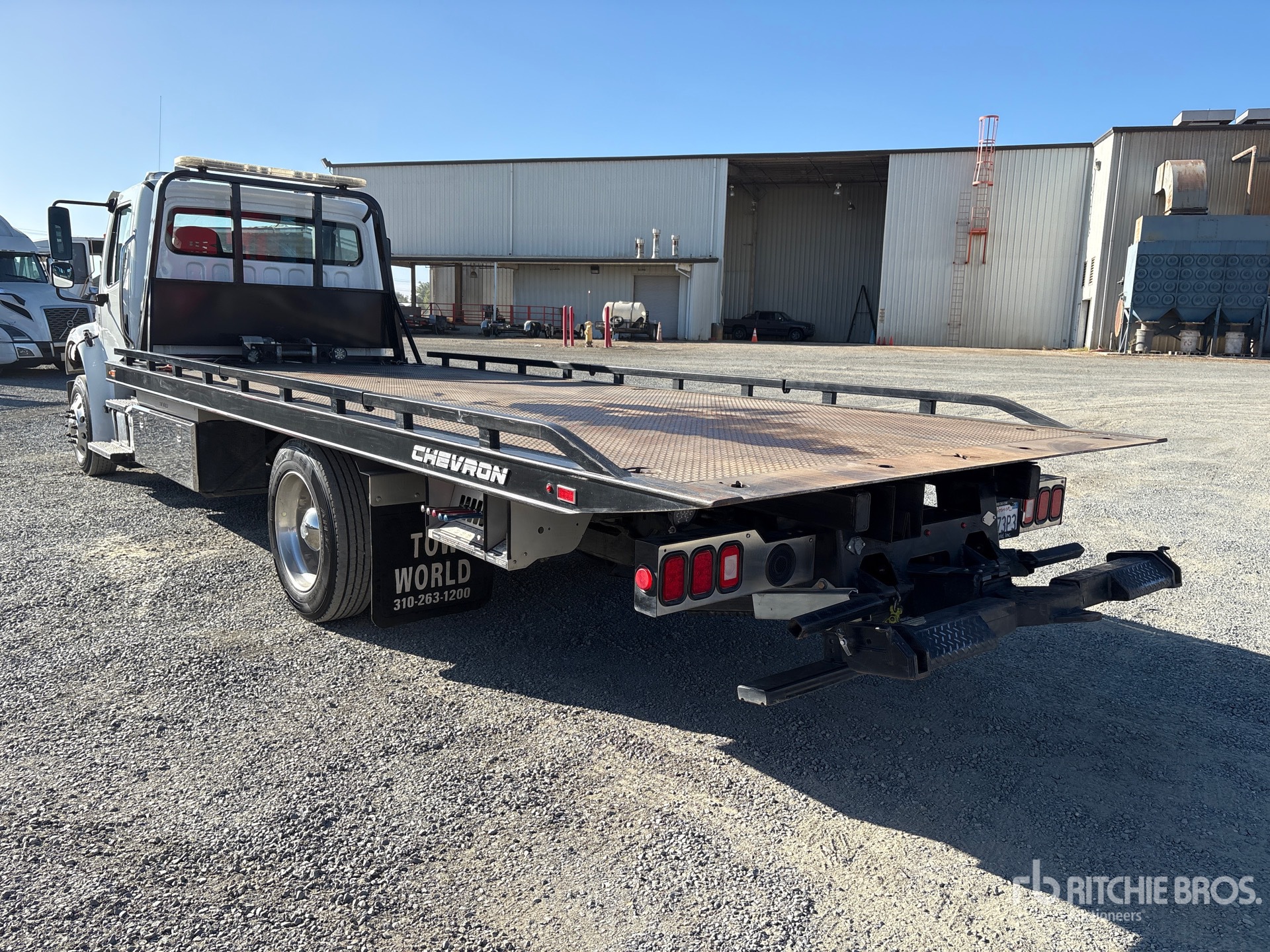 2023 Freightliner M2106