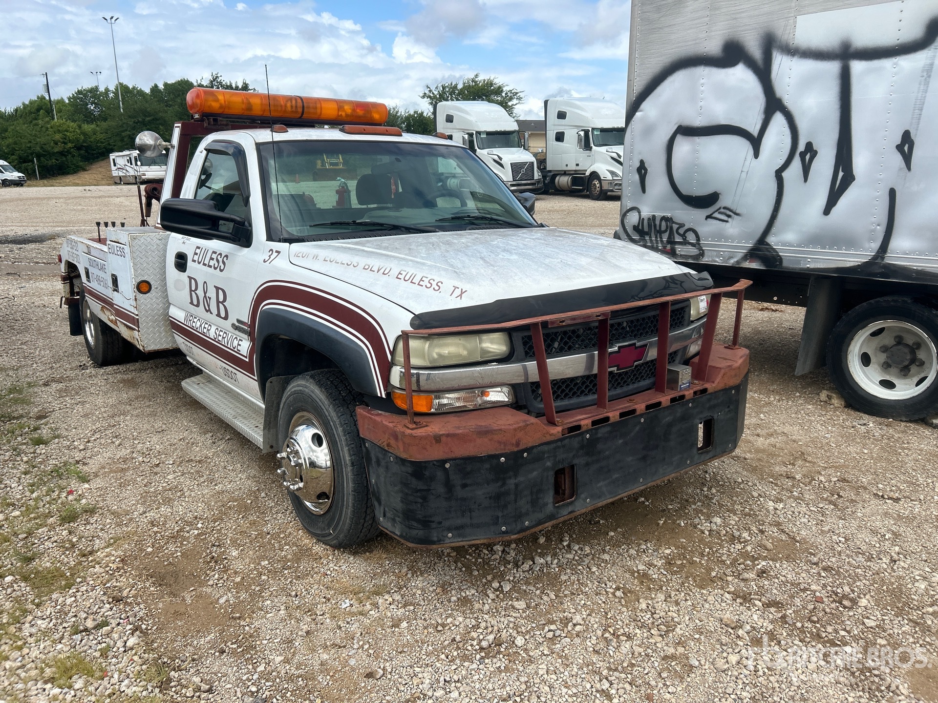 General Appearance with Picture, Right Front Corner