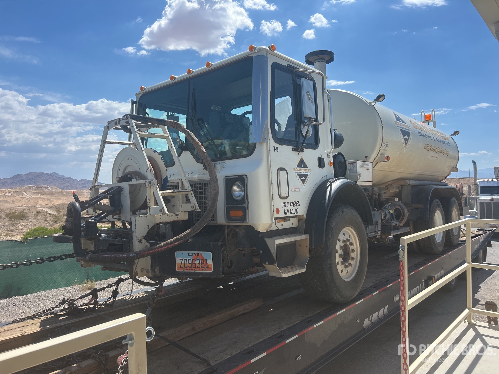 Photo of a 2006 Mack MR600