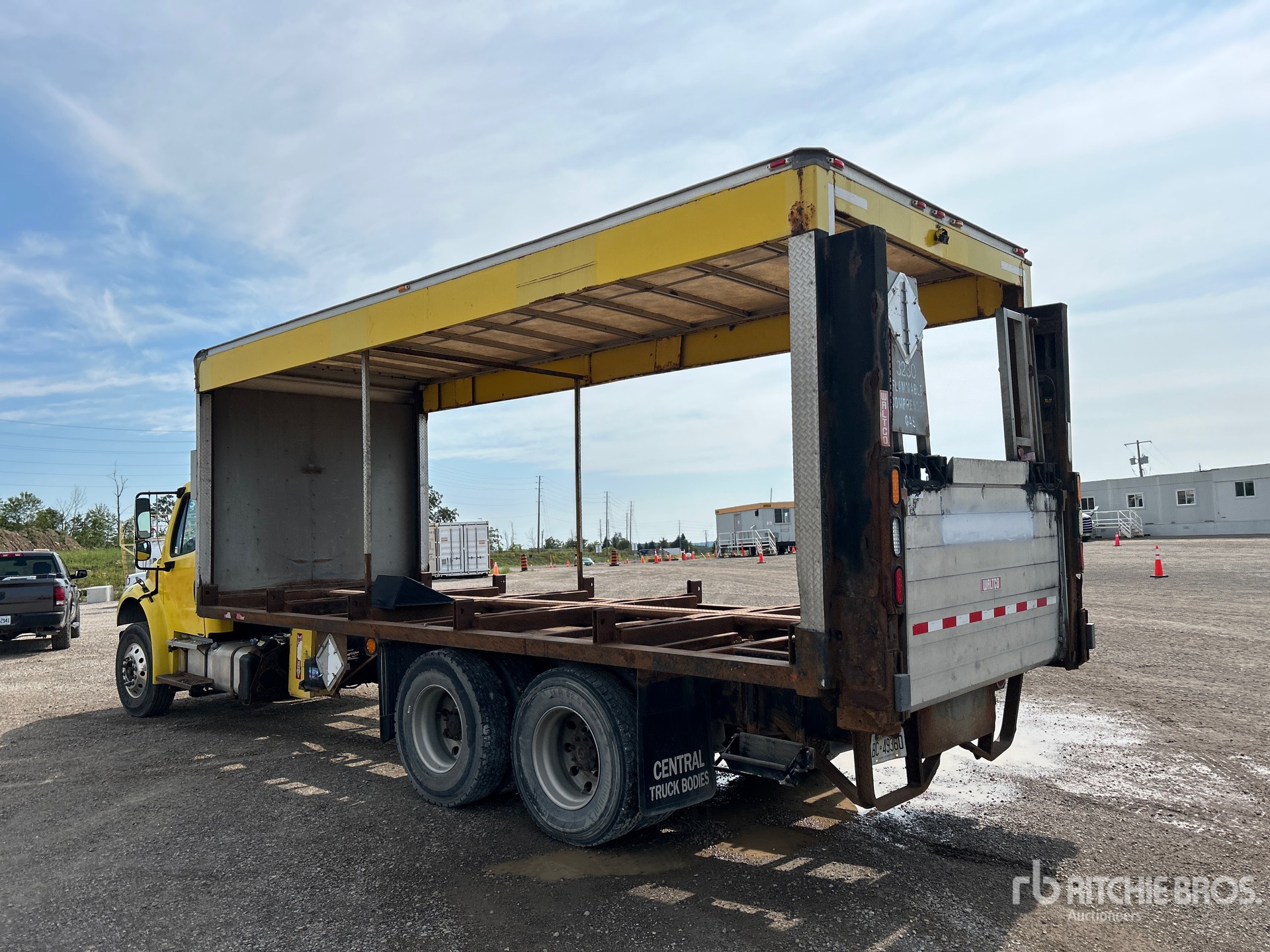2013 Freightliner M2 106