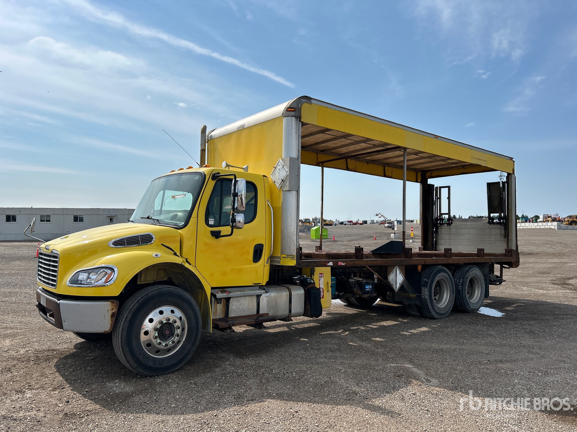2013 Freightliner M2 106