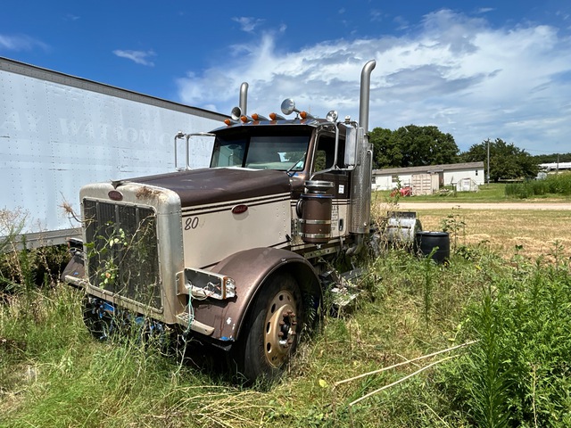 2005 Peterbilt 379 6x4 T/A Day Cab Truck Tractor (Inoperable) 2005 Peterbilt 379 6x4 T/A Day Cab Truck Tractor (Inoperable)