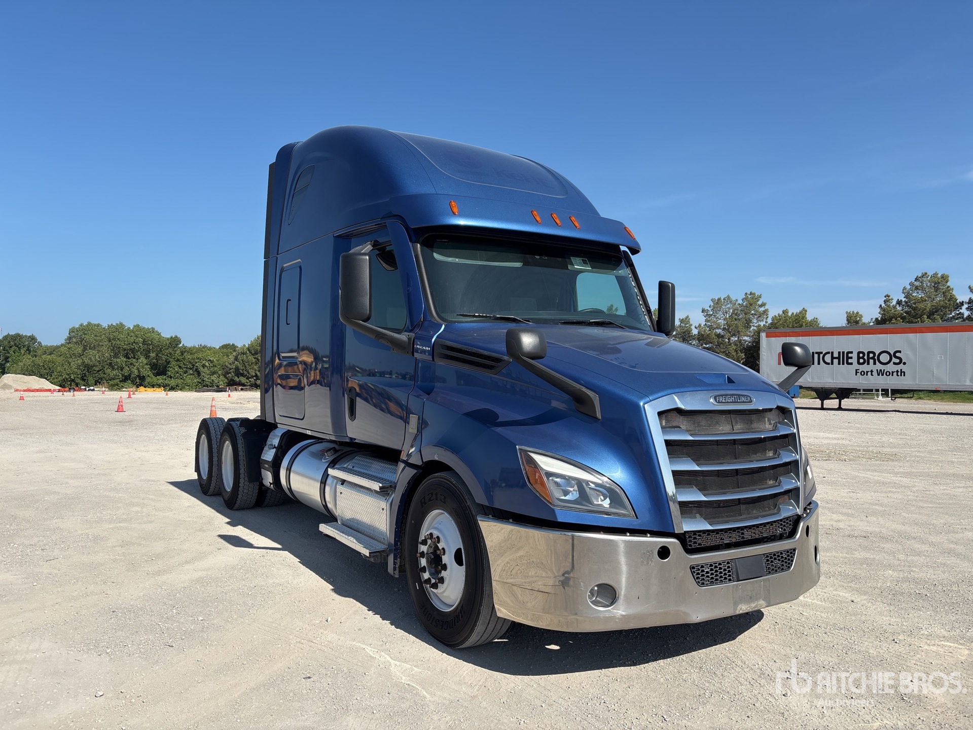 2020 Freightliner CASCADIA 126