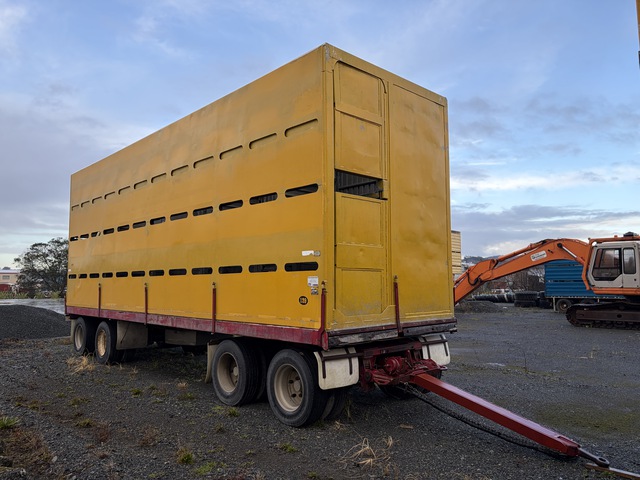 2002 Trailer E&H Quad/A Drawbar Livestock Trailer