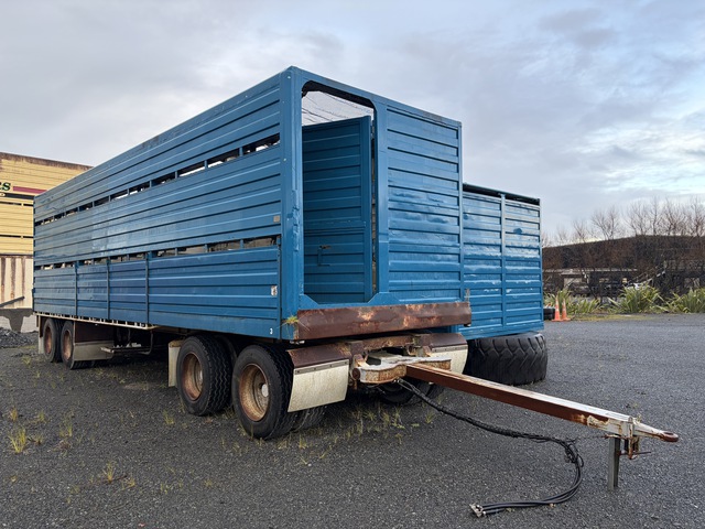 2001 Total Transport 4AFT Quad/A Drawbar Livestock Trailer