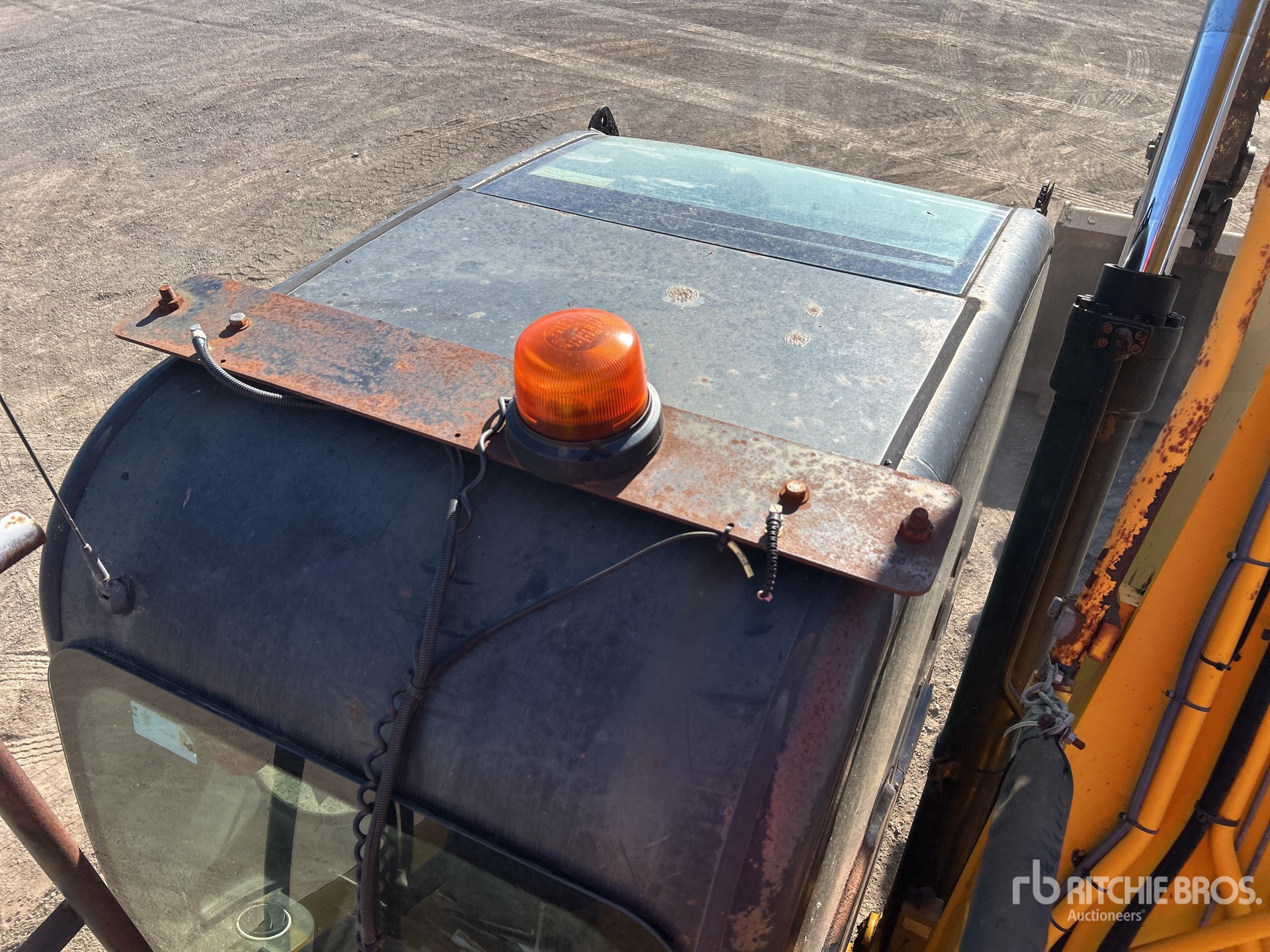 2013 JCB JS220LC