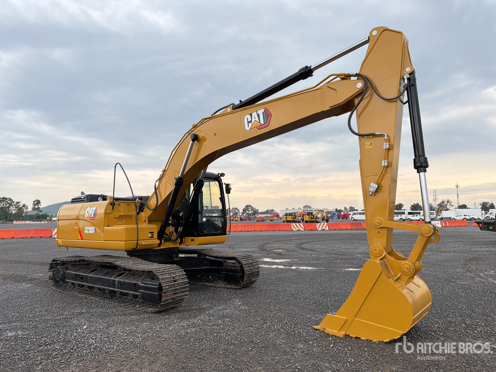 2021 Caterpillar 323D3