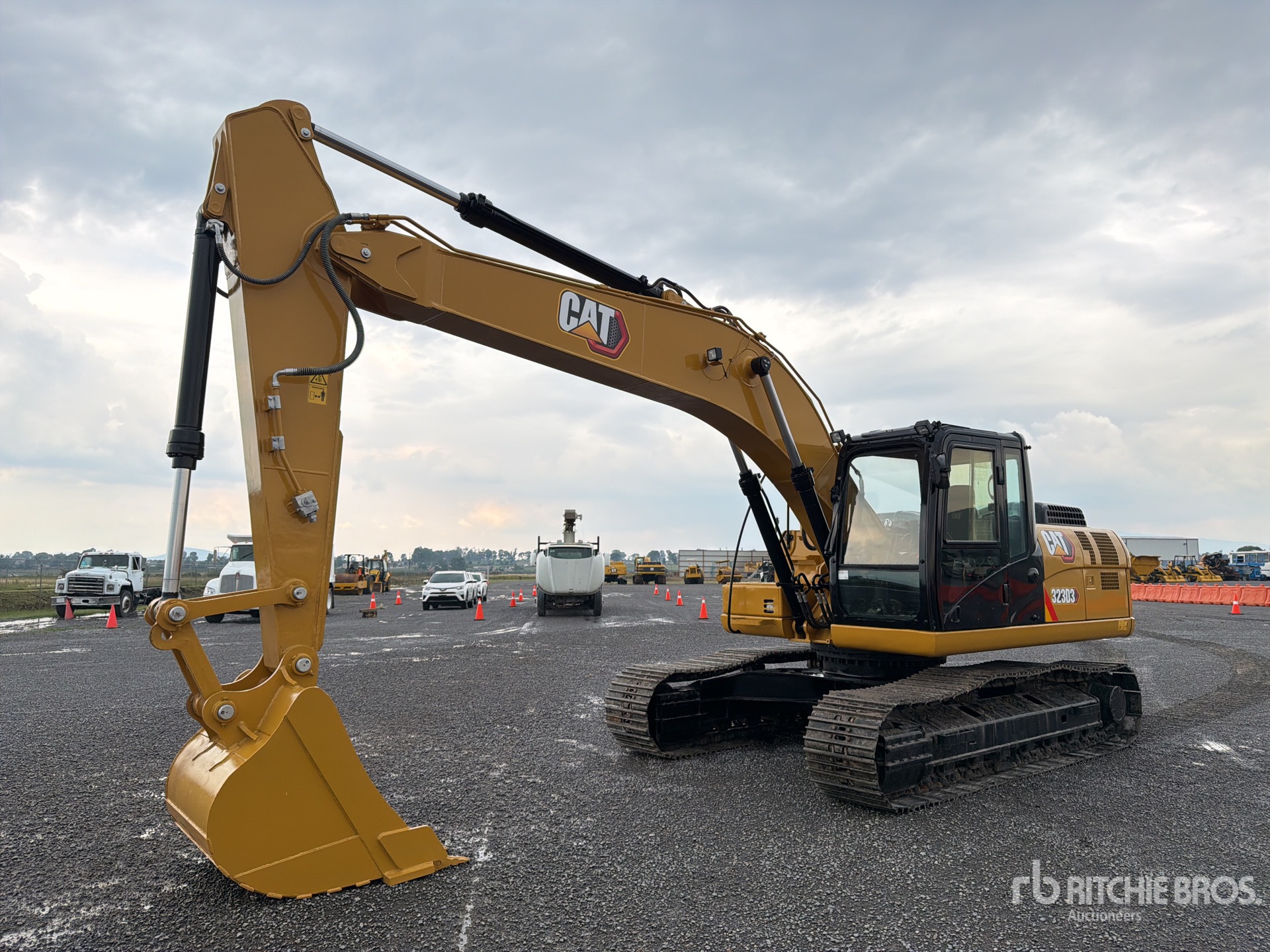 2021 Caterpillar 323D3