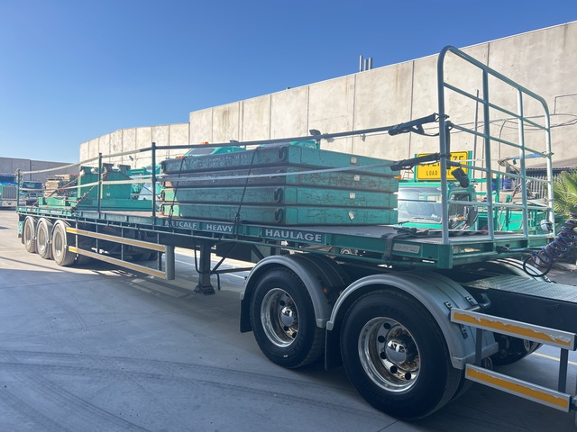 2013 Barker 13.2 m Tri/A Flatbed Trailer