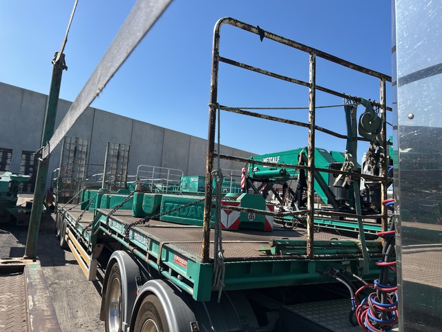 2006 Barker 13.7 m Tri/A Step Deck Trailer