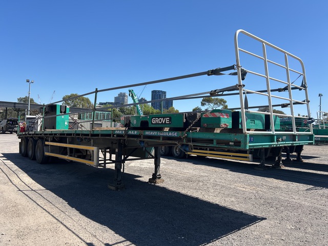1994 Barker 13.7 m Tri/A Flatbed Trailer