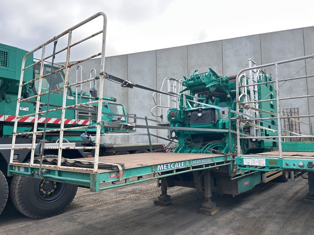 2004 Barker 13.7 m Tri/A Step Deck Trailer