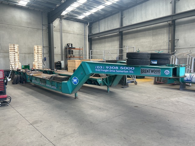 2007 Brentwood 4 Rows of 8 Hydraulic Widening Low Loader