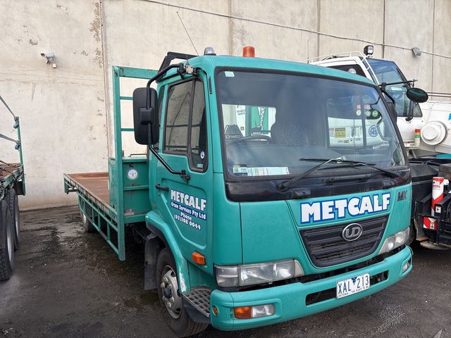 2009 Nissan UD MKB37 4x2 Table Top Truck