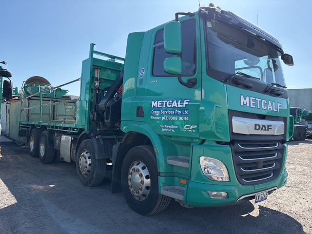 2021 DAF CF450 8x4 Twin-Steer w/ 2021 Hiab X-HIDUO 4.9 t Front Mounted Knuckle Boom Table Top Truck w/Crane