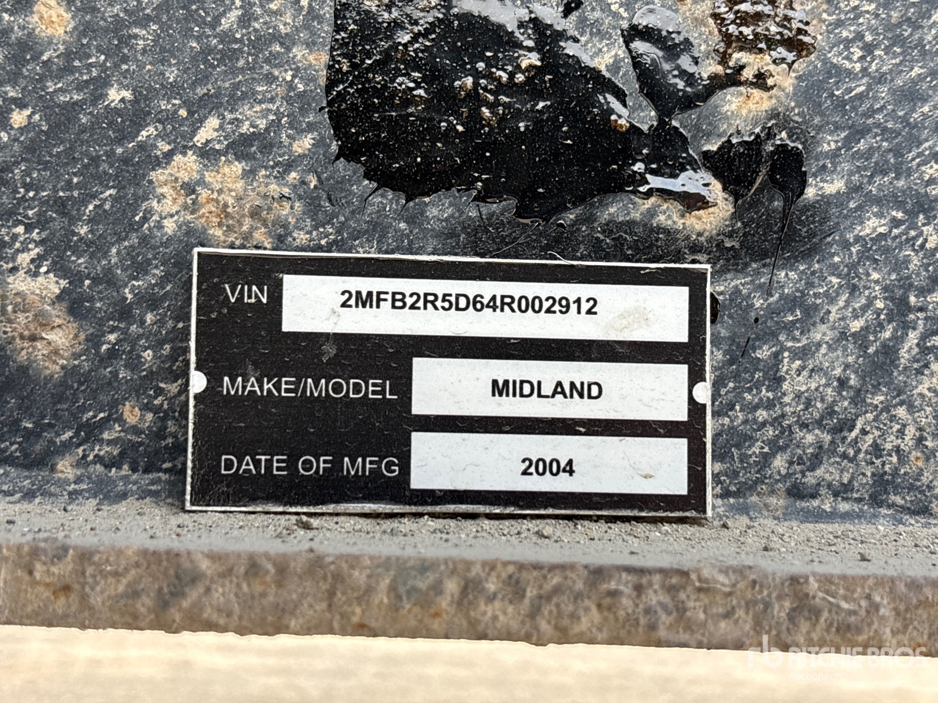 2004 Midland 32 ft Tri/A
