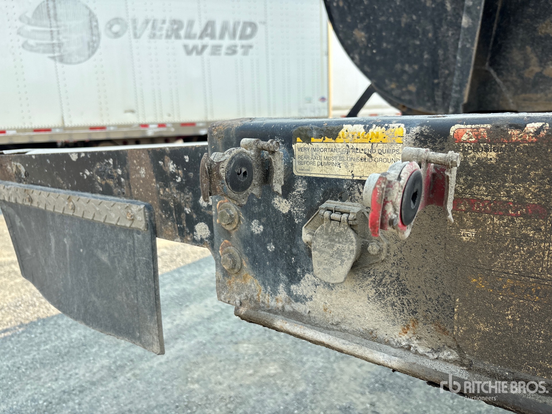2004 Midland 32 ft Tri/A