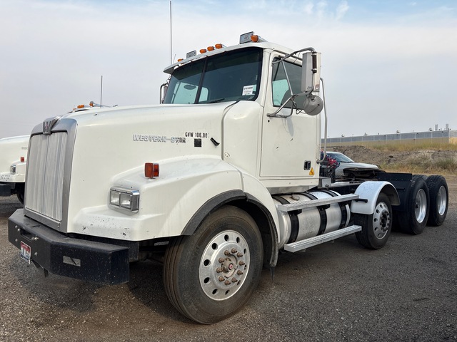 2007 Western Star 4900 SA 8x4 Tri/A Day Cab Truck Tractor