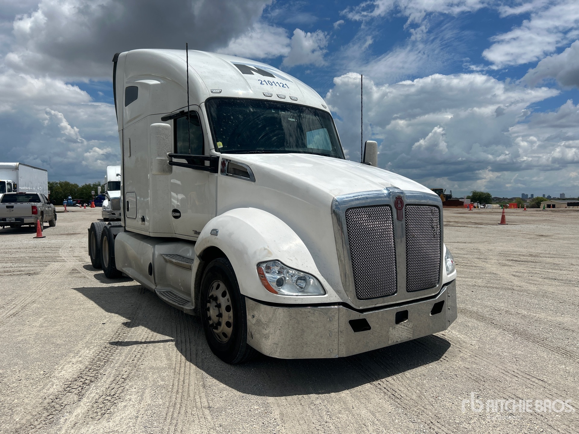 General Appearance with Picture, Right Front Corner