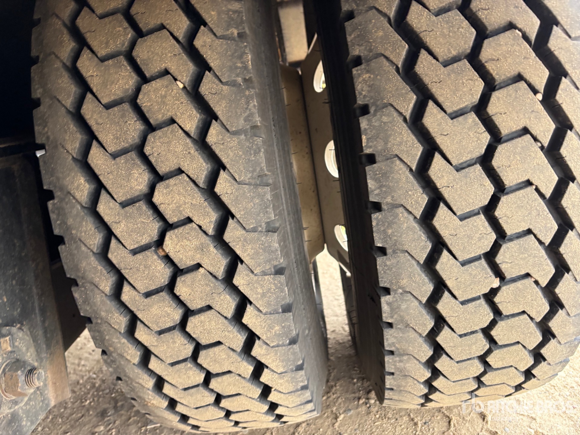 2025 Arnes 50 ton 53 ft Tri/A