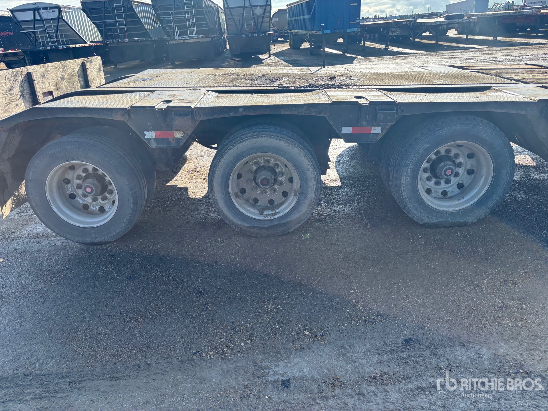2007 Doepker 53 ft Tri/A