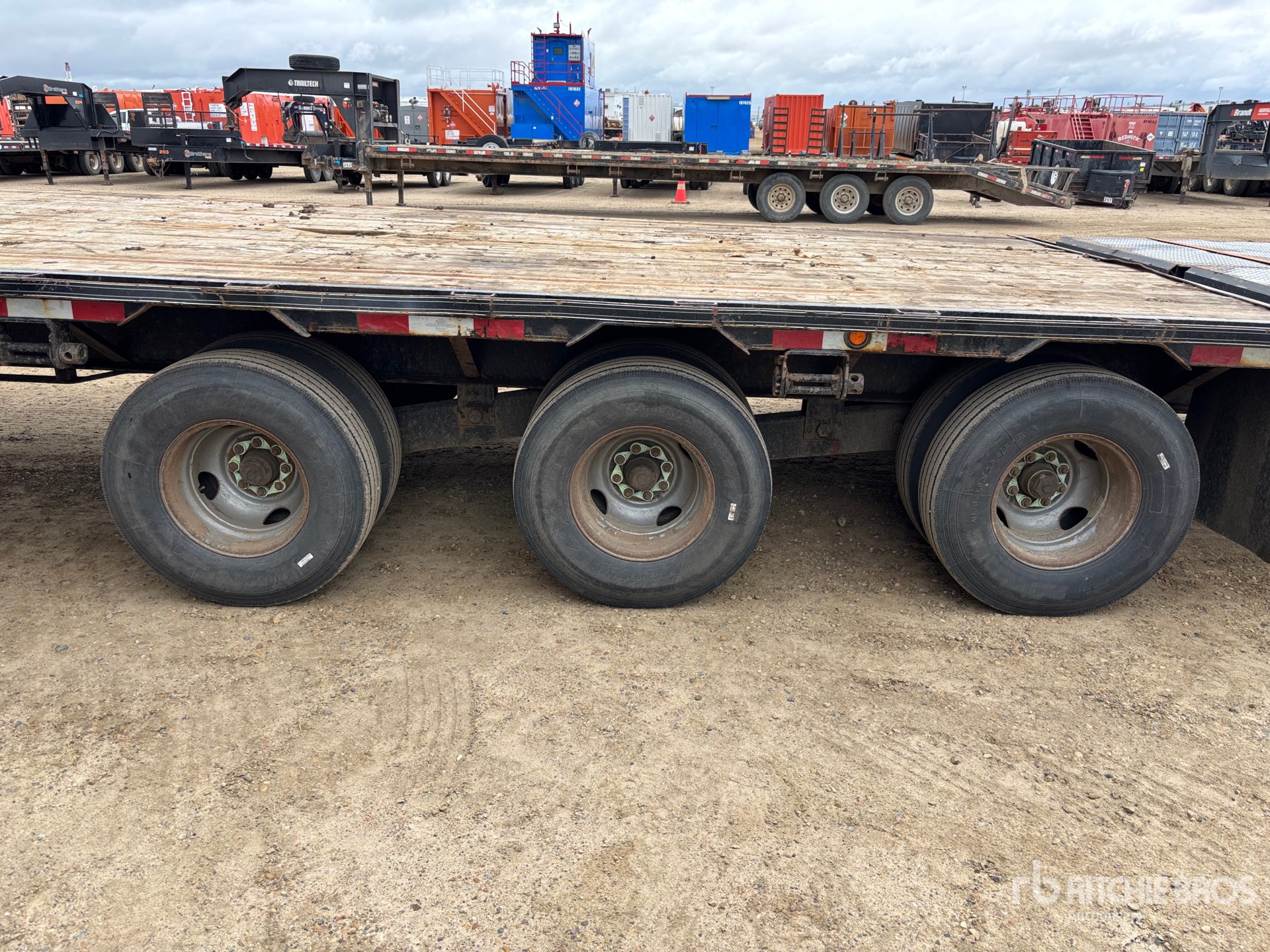 2018 Double A 36 ft Tri/A Gooseneck