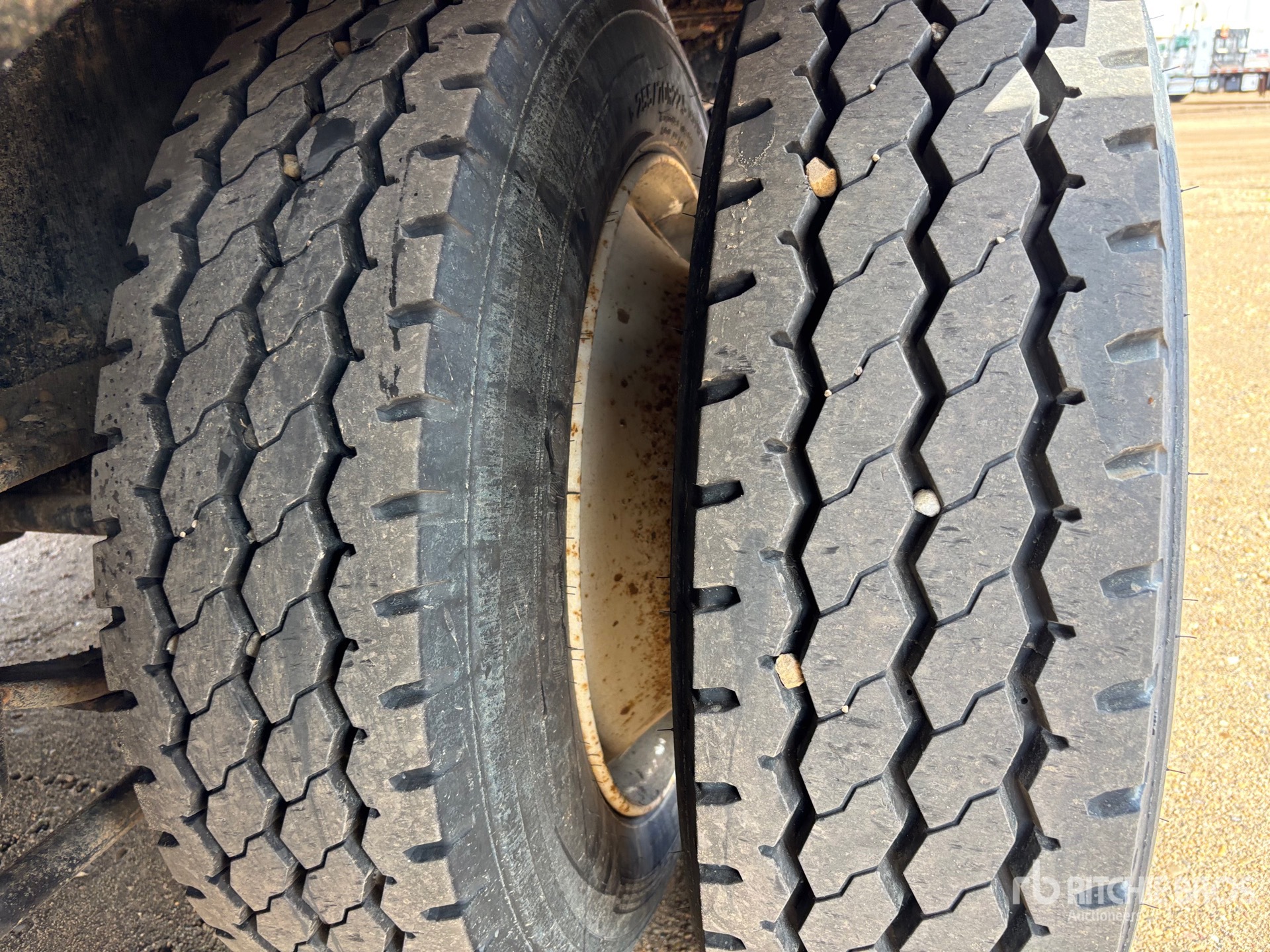 2014 Trailtech 28 ft Tri/A