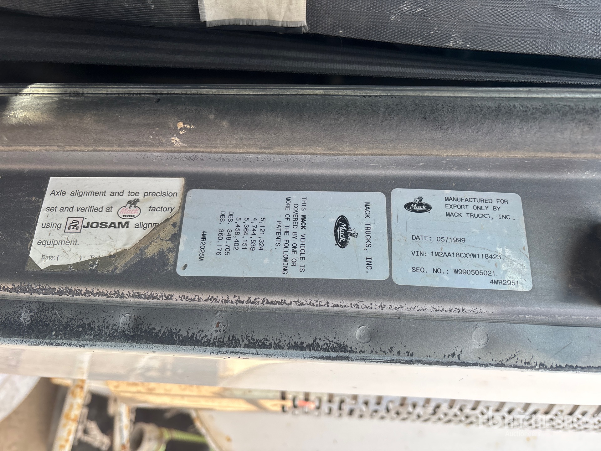 2000 Mack CH613