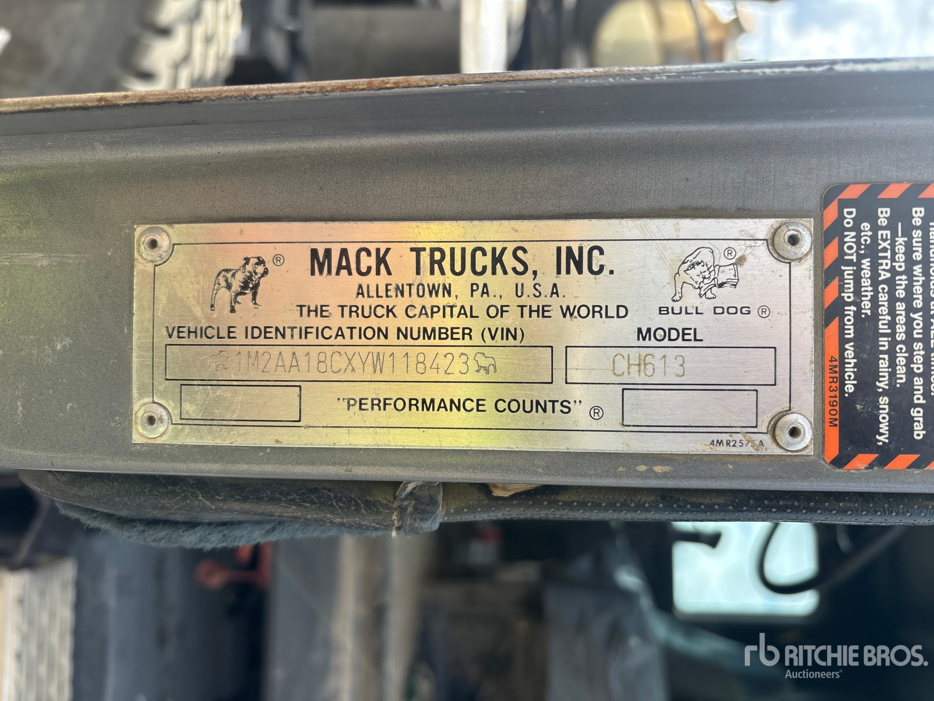 2000 Mack CH613