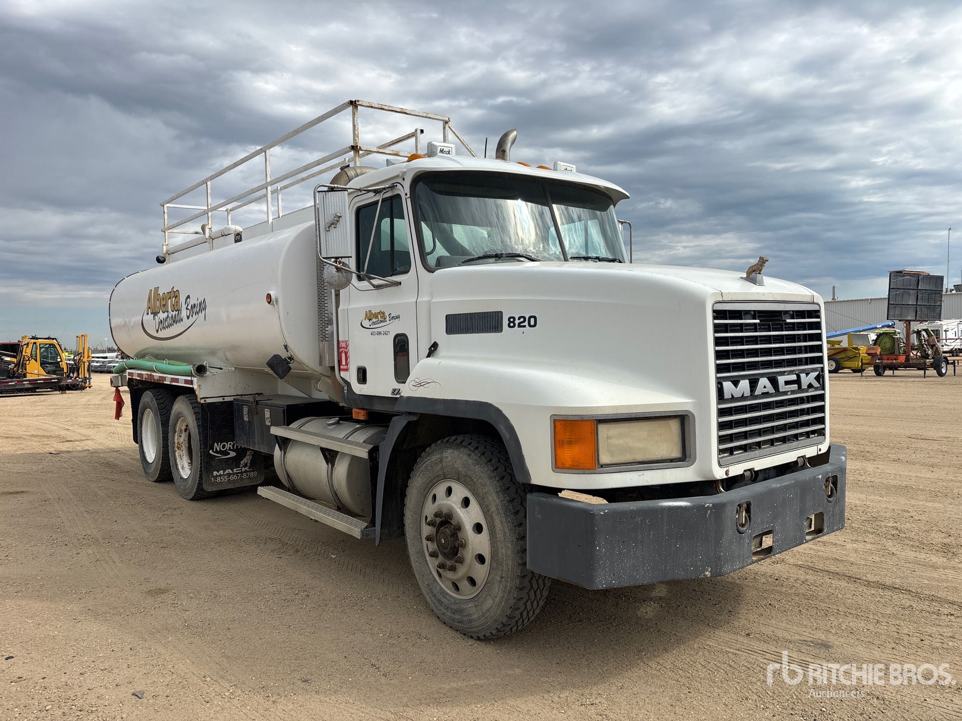 2000 Mack CH613