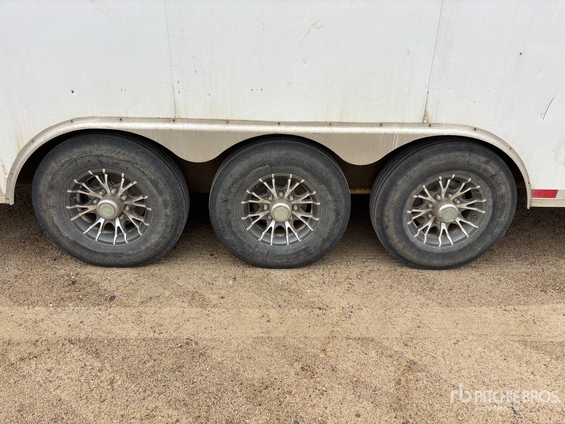 2020 Royal Trailer 24 ft Tri/A Vermeer Mud